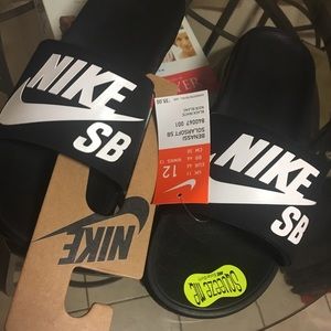 Men’s Sz 12 Nike SB Black Sandal New w/tags